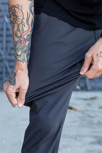 Load image into Gallery viewer, 686 Men&#39;s Everywhere Multi Pant - Relaxed Fit
