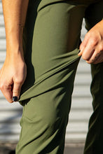 Load image into Gallery viewer, 686 Women&#39;s Everywhere Multi Pant
