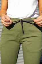 Load image into Gallery viewer, 686 Women&#39;s Everywhere Multi Pant
